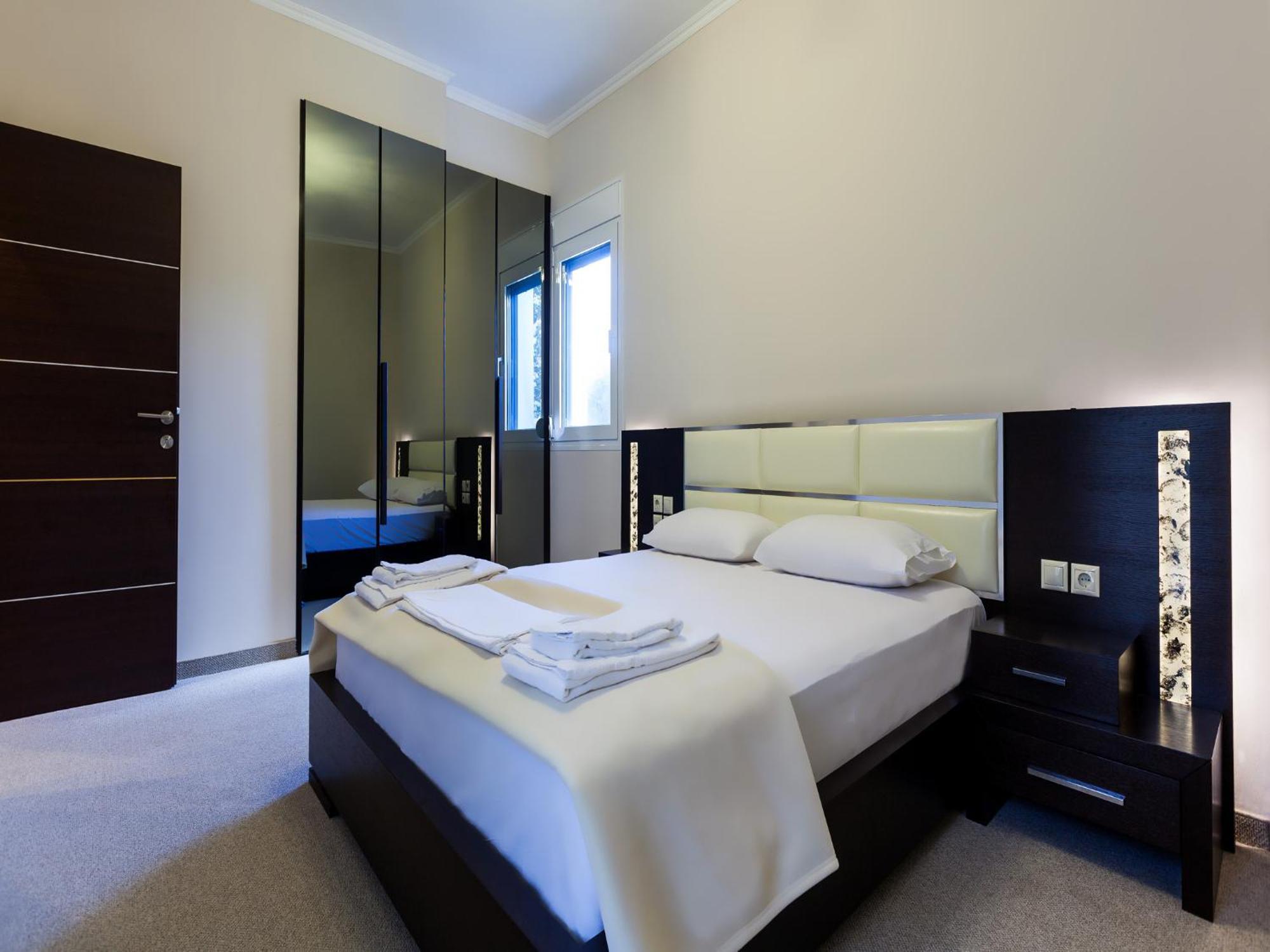 Pearl Bay Hotel Apartments Vrontádos Buitenkant foto